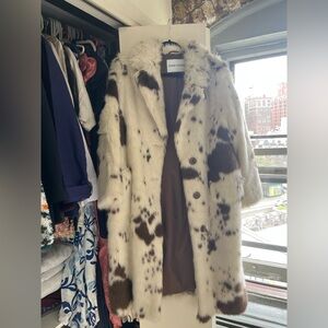 Stand studio fur coat